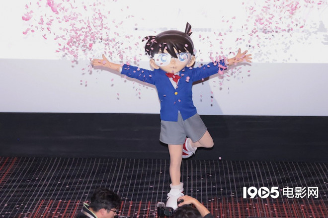 《迷宫的十字路口》樱花雨首映 柯南还原名场面！封面图