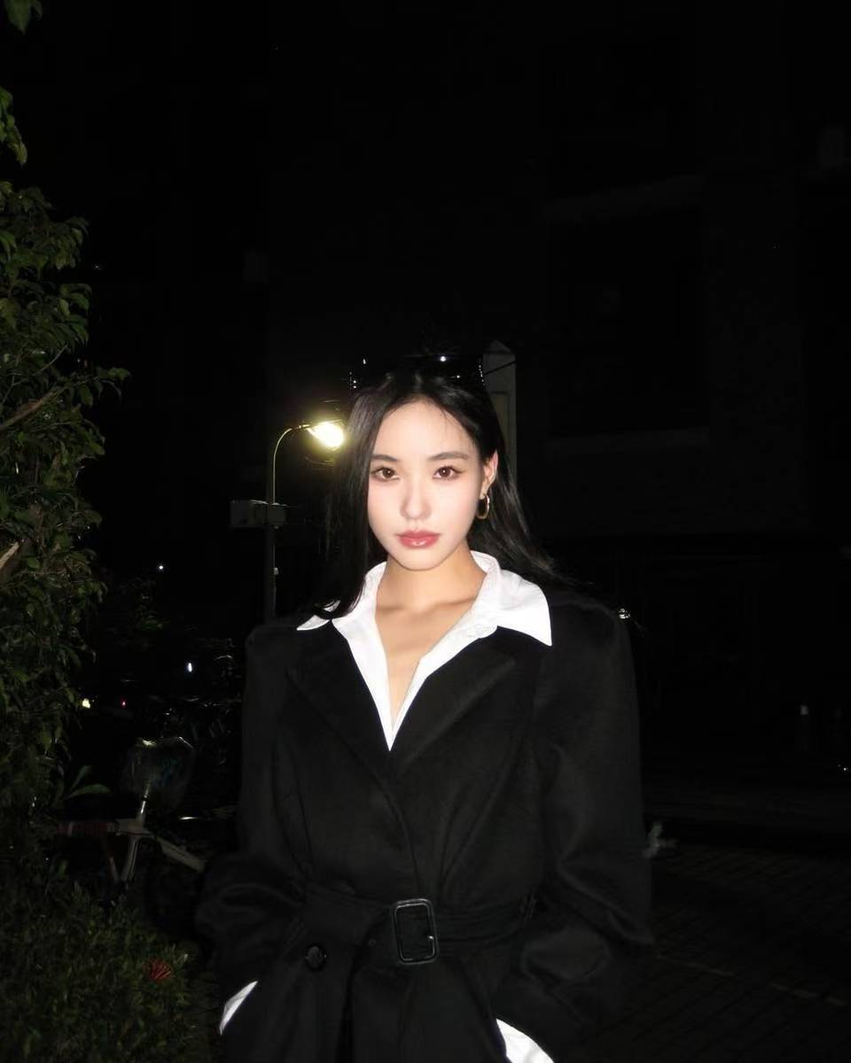 小S二女儿Lily冷艳御姐写真，戴墨镜既美丽又帅气封面图